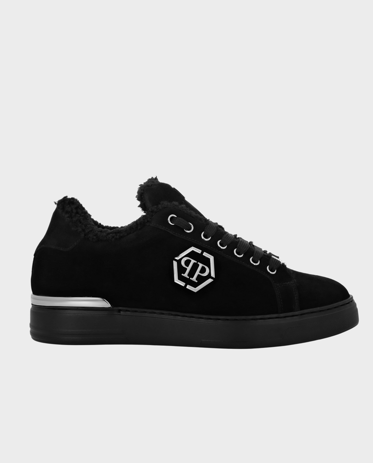 Zamszowe sneakersy z ociepleniem - Image #0