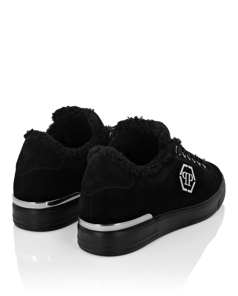 Zamszowe sneakersy z ociepleniem - Image #5