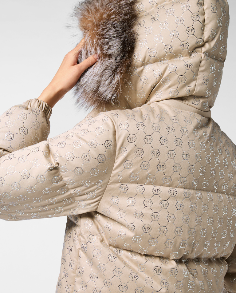 Beżowa kurtka puchowa z monogramem Strass - Image #6