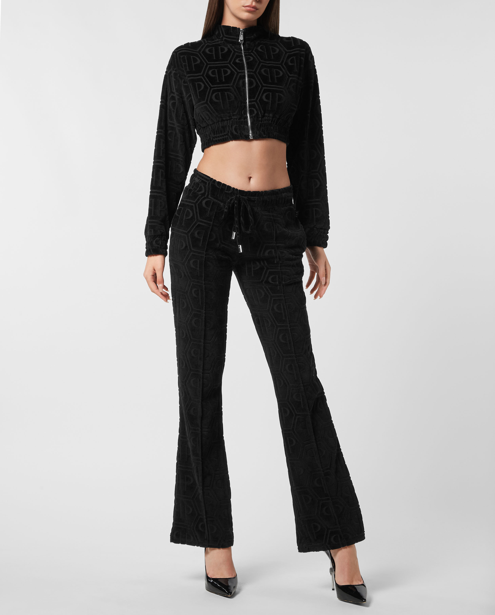 Krótka czarna bluza z monogramem - Image #1