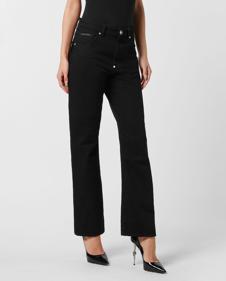 Dżinsy o prostym kroju