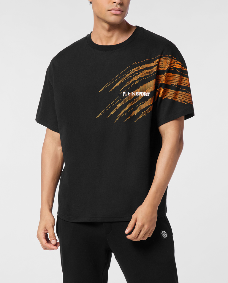 Czarna koszulka z okrągłym dekoltem Scratch