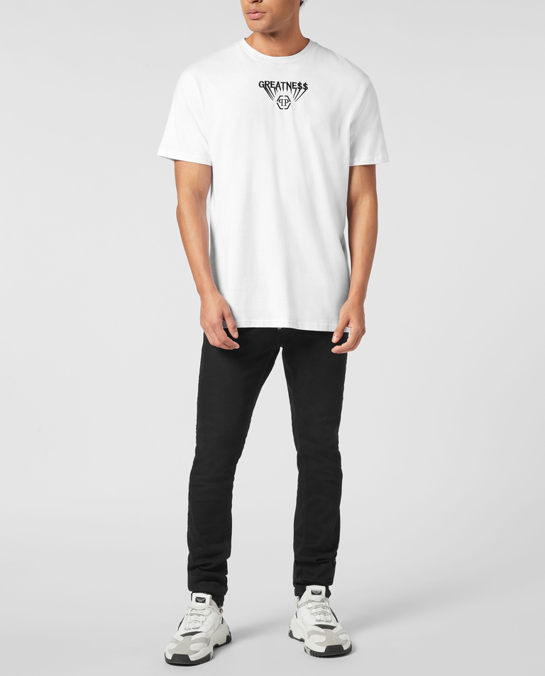 Biała koszulka z napisem Greatness - Image #3