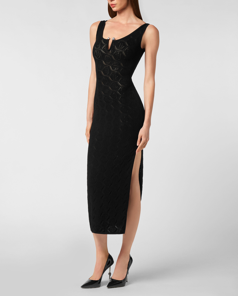 Czarna sukienka z monogramem - Image #3