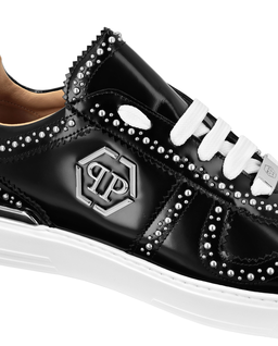 Skórzane sneakersy z ćwiekami - Image #2