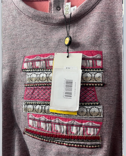 Beżowy sweter z aplikacją - Image #0