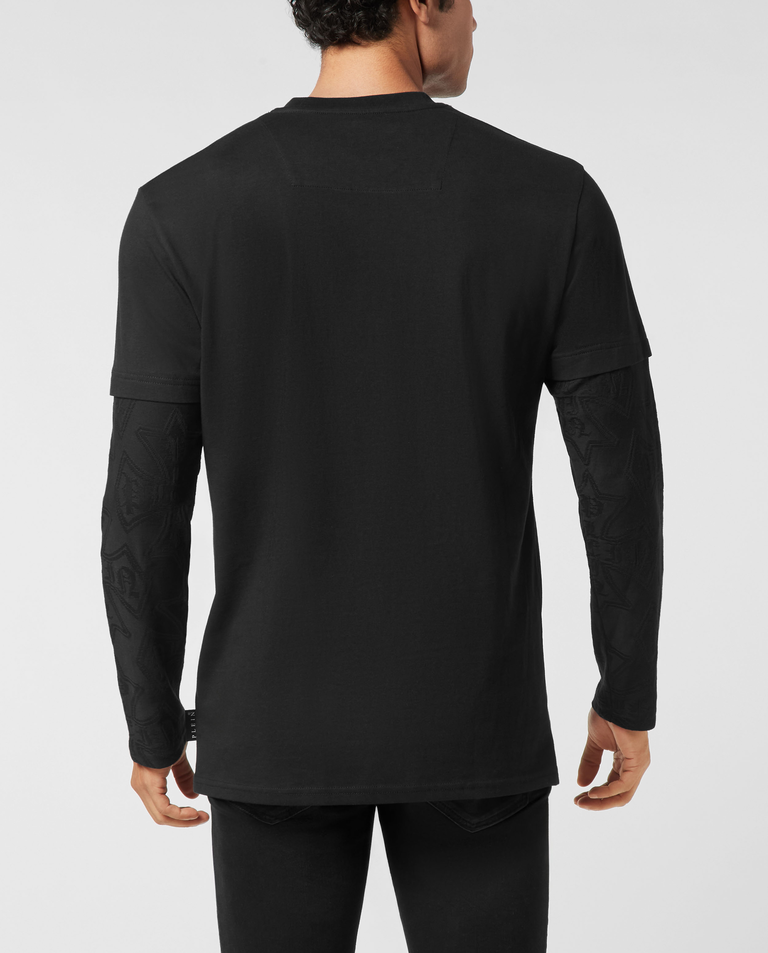 Czarna koszulka z podwójnym rękawem