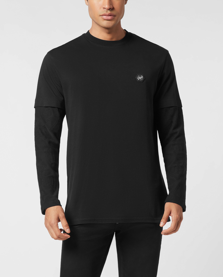 Czarna koszulka z podwójnym rękawem