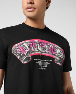 Czarny t-shirt z nadrukiem Neon Gothic Banner - Image #4
