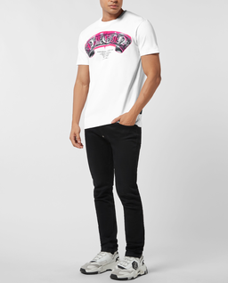 Biały t-shirt z nadrukiem Neon Gothic Banner - Image #2