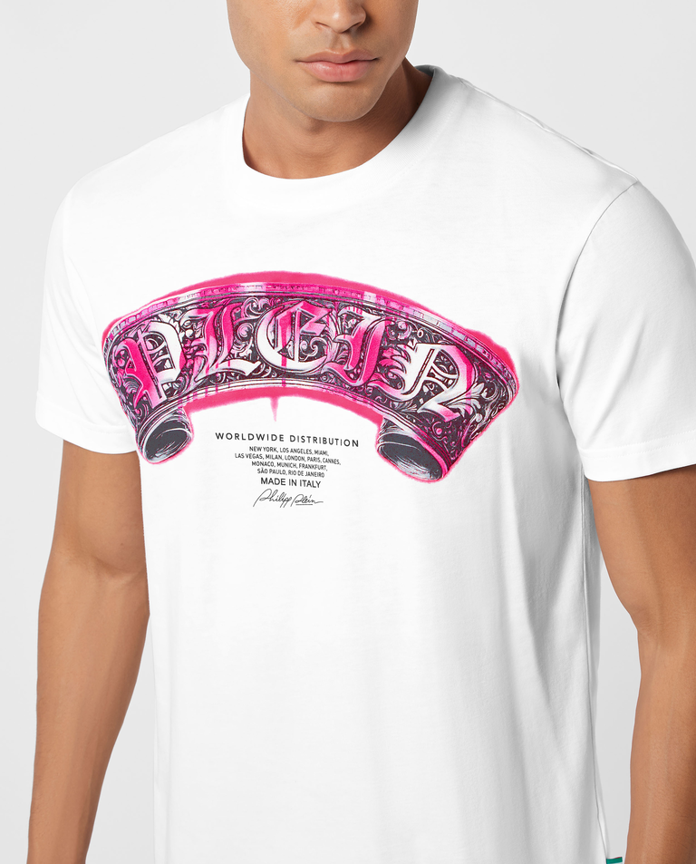 Biały t-shirt z nadrukiem Neon Gothic Banner - Image #4