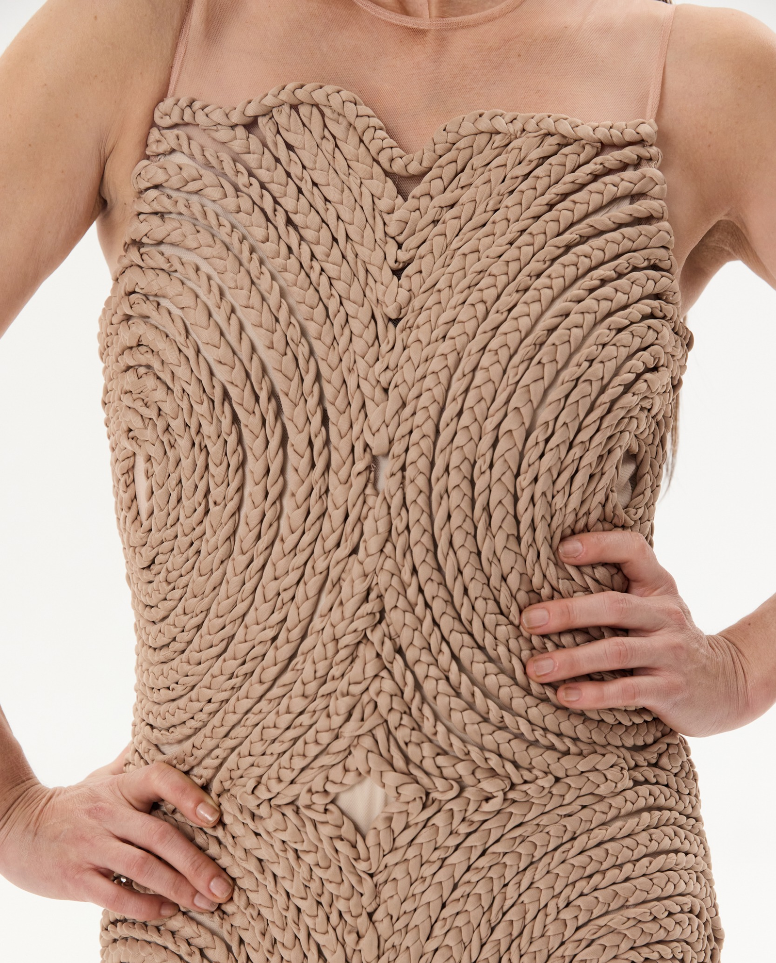 Beżowa ręcznie robiona sukienka - Image #5