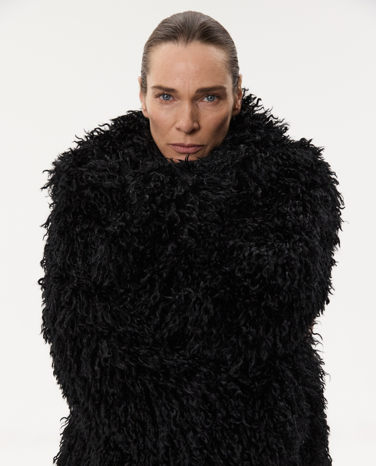 Czarny futrzany płaszcz - Image #9
