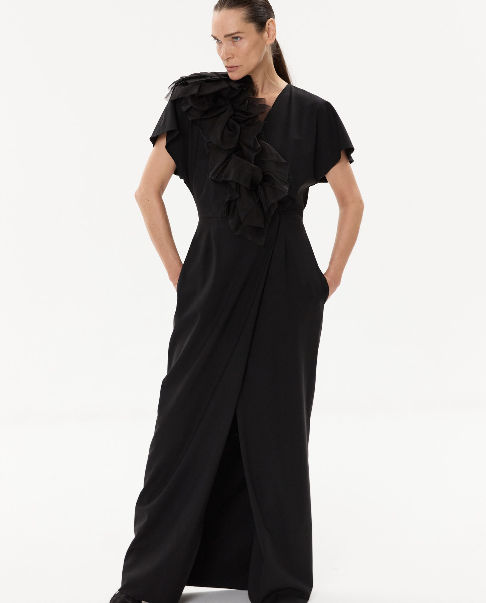 Czarna sukienka z ornamentem - Image #4