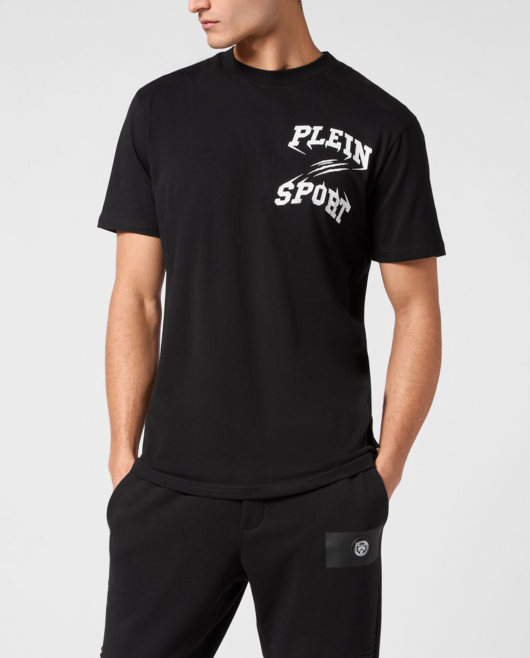 Czarny t-shirt z kontrastowymi napisami - Image #0