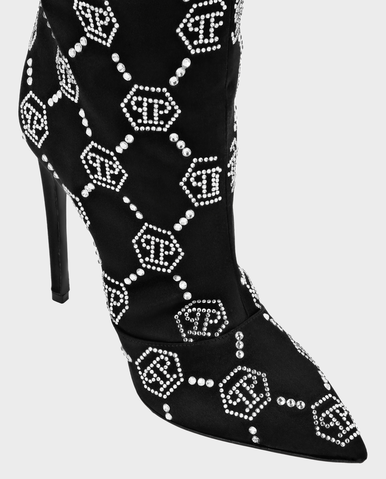 Czarne satynowe kozaki z monogramem - Image #2