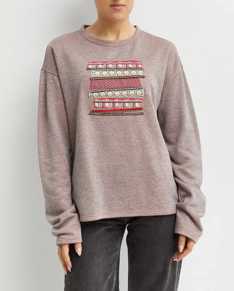Beżowy sweter z aplikacją - Image #1