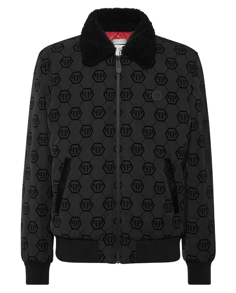 Czarna kurtka bomber z futrzanym kołnierzem