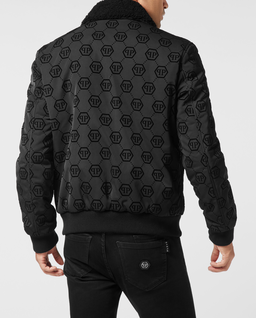 Czarna kurtka bomber z futrzanym kołnierzem - Image #3