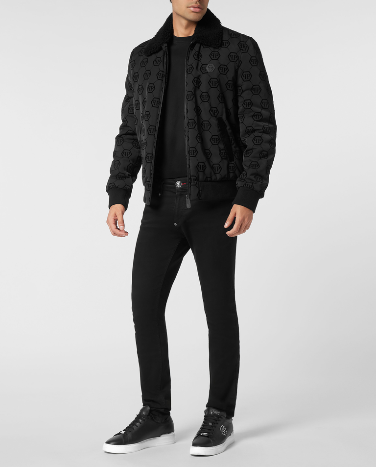 Czarna kurtka bomber z futrzanym kołnierzem - Image #2