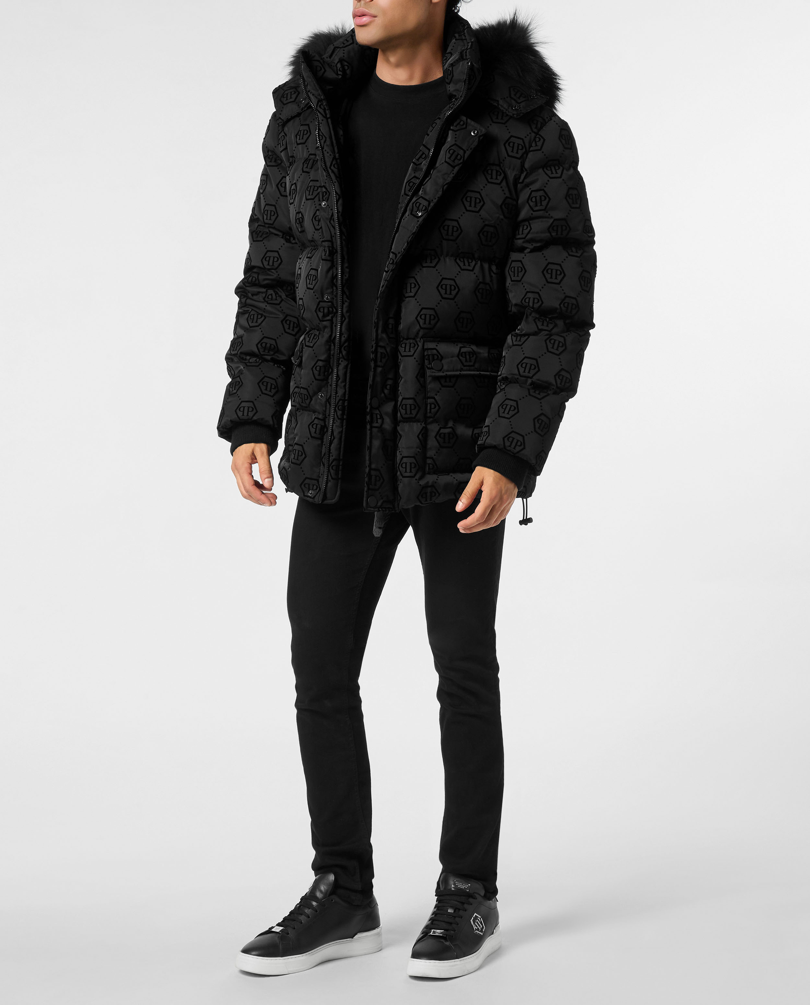 Czarna kurtka puchowa z logowaniem - Image #3