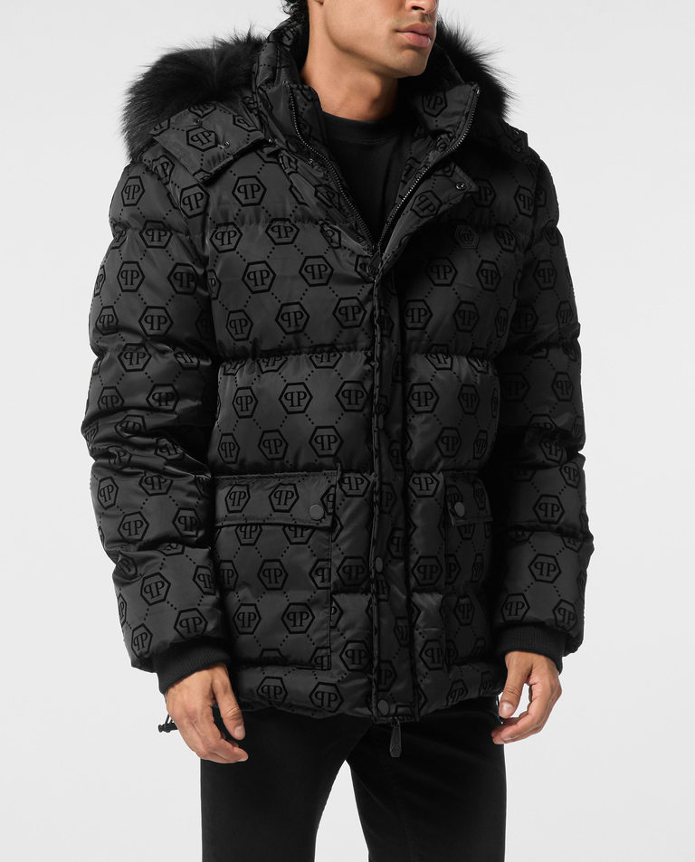 Czarna kurtka puchowa z logowaniem