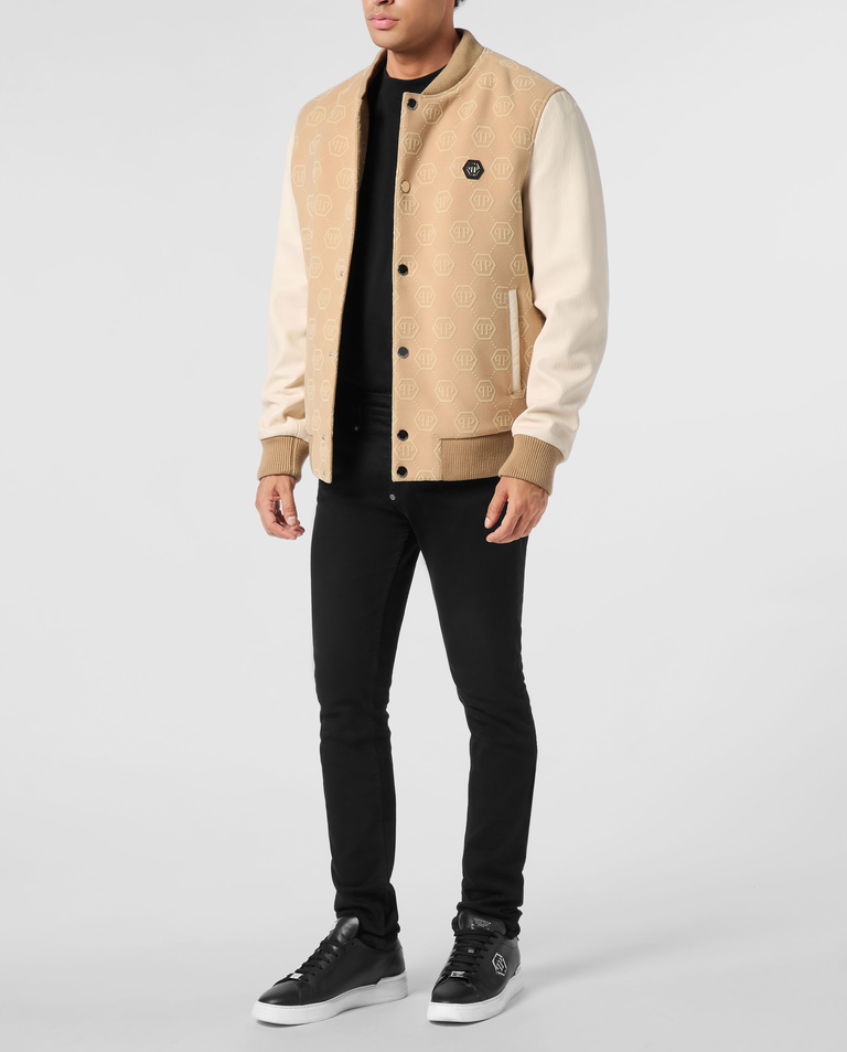 Beżowa kurtka bomber z monogramem - Image #2