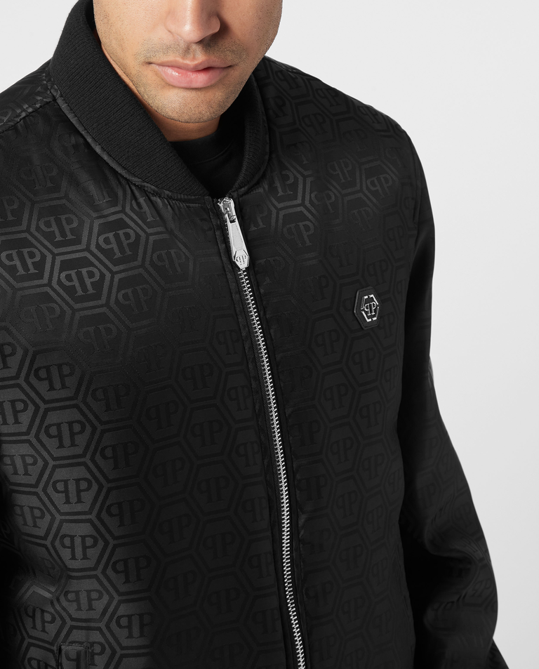 Czarna kurtka bomber z monogramem - Image #4