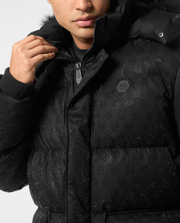 Czarna kurtka puchowa z monogramem - Image #4