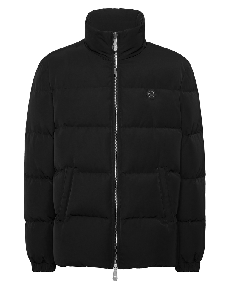 Czarna kurtka puchowa