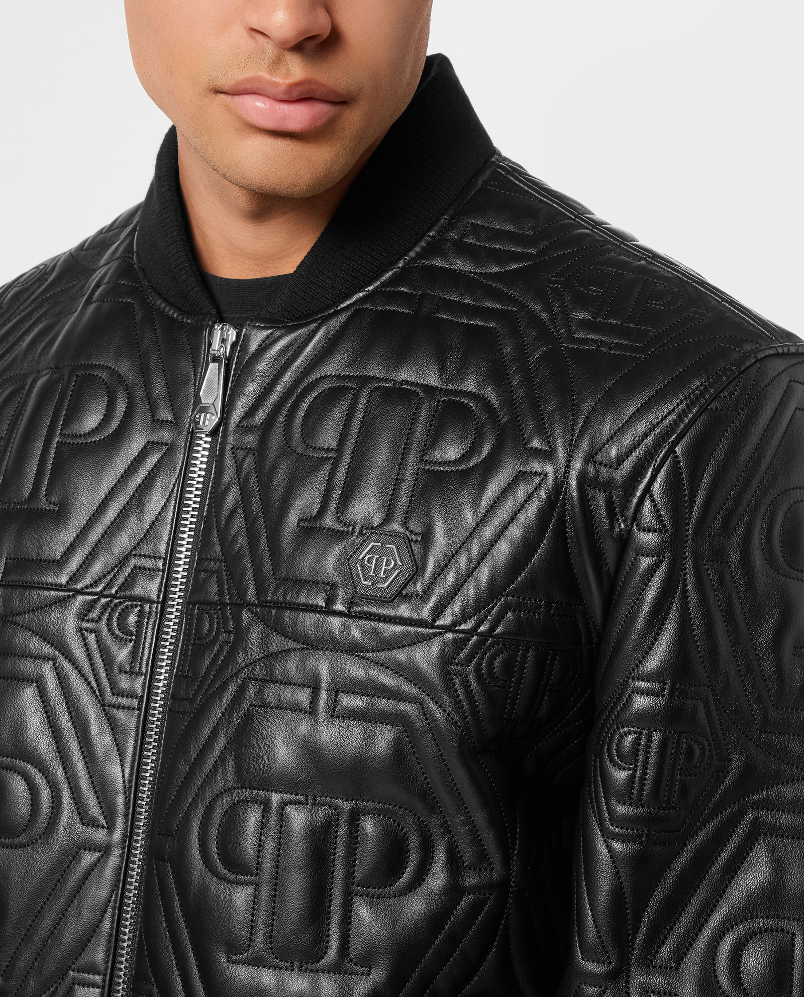 Czarna skórzana kurtka z monogramem - Image #6