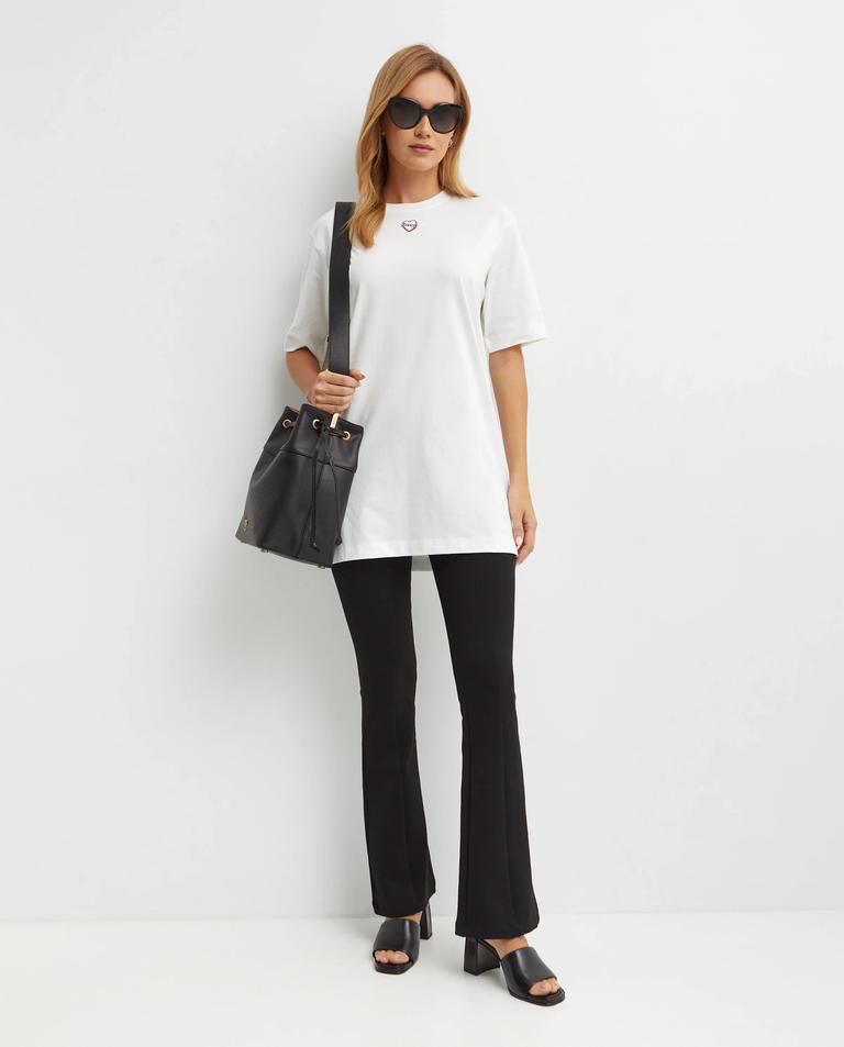 Biały długi t-shirt oversize z nadrukiem i haftem - Image #2