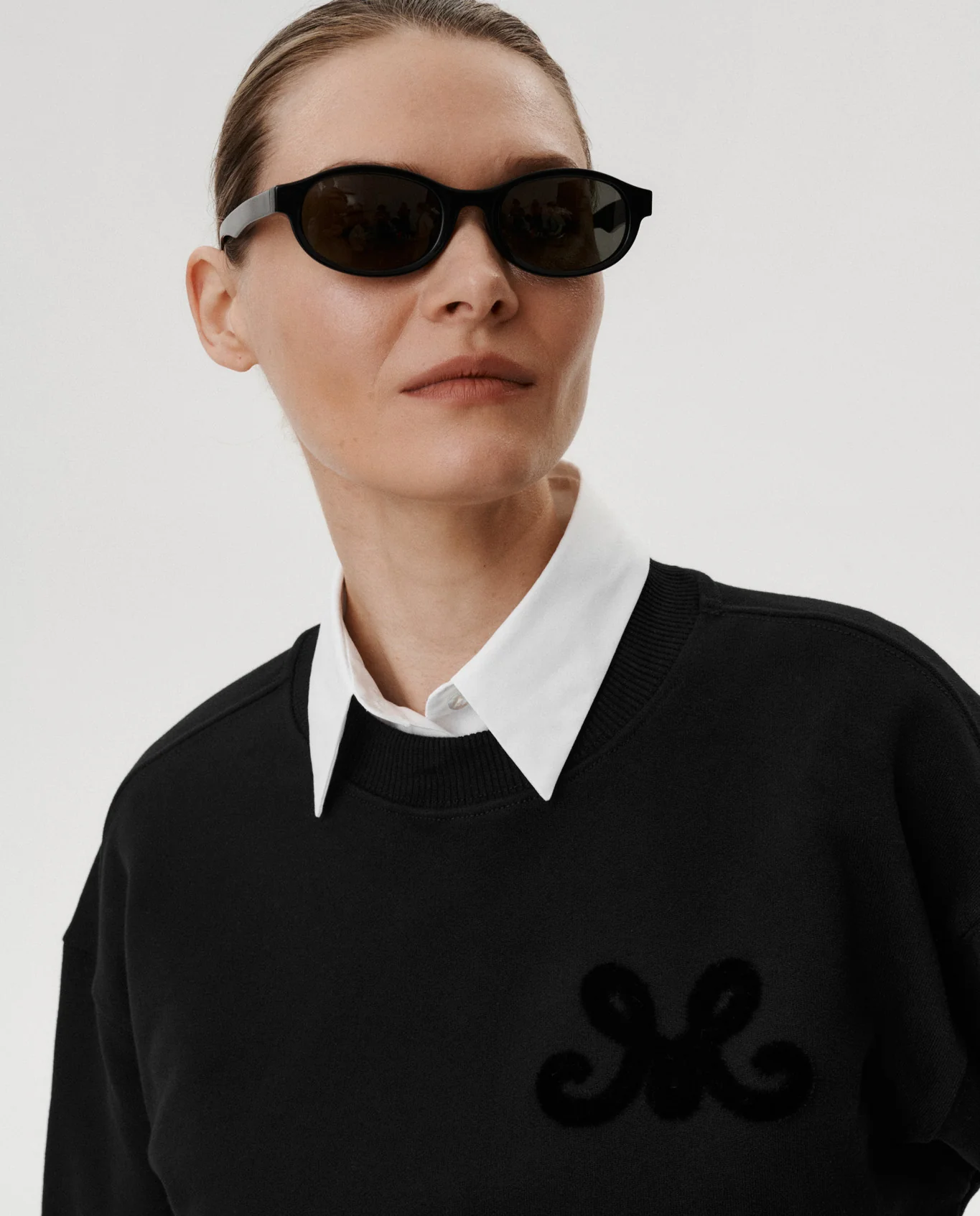 Czarna bluza z monogramem Velena - Image #3