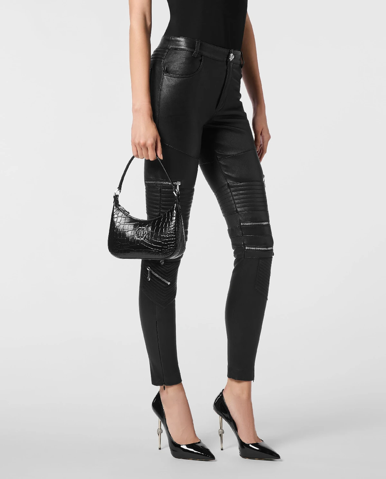 Czarna torebka z tłoczonej skóry Cocco