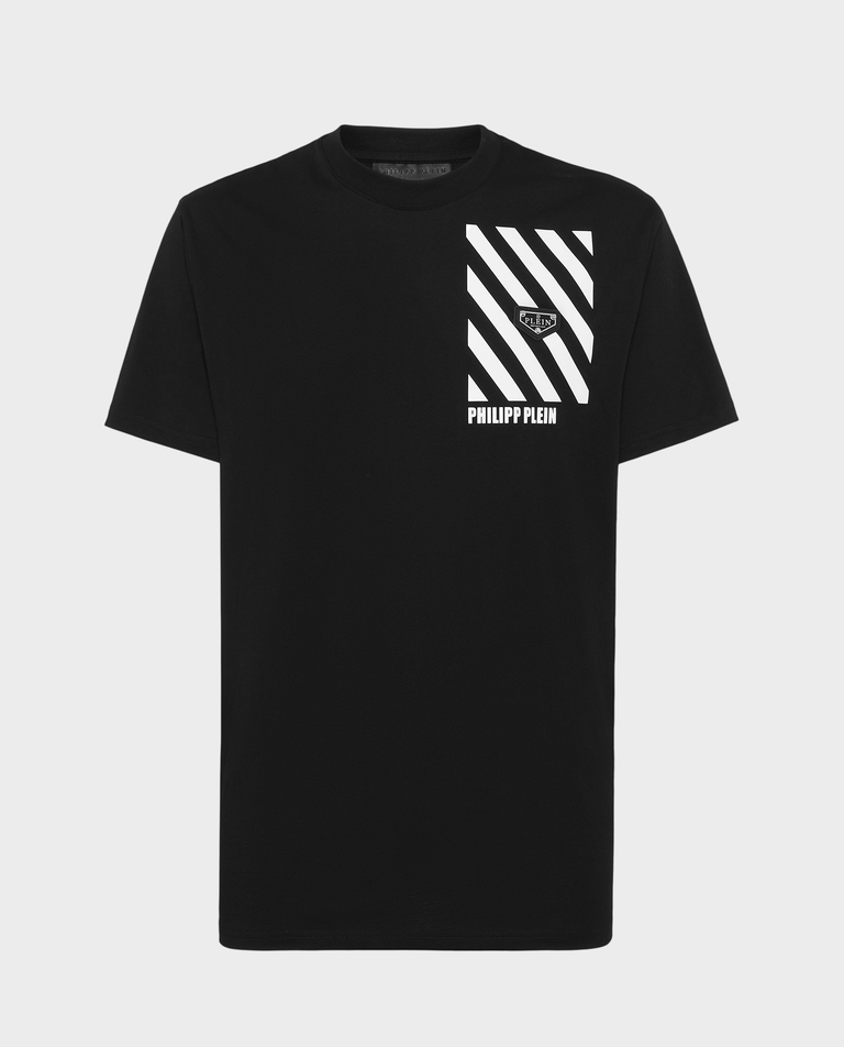 Czarny t-shirt z nadrukiem