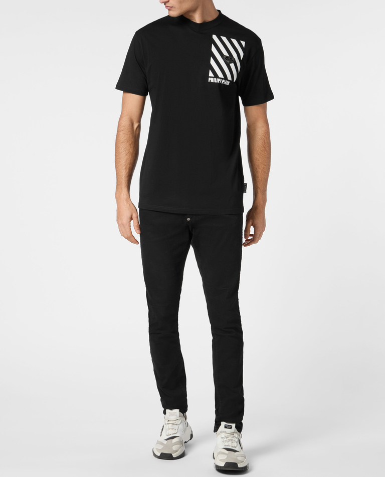 Czarny t-shirt z nadrukiem - Image #3