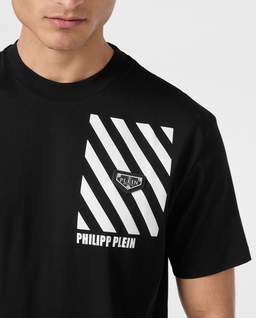 Czarny t-shirt z nadrukiem - Image #4