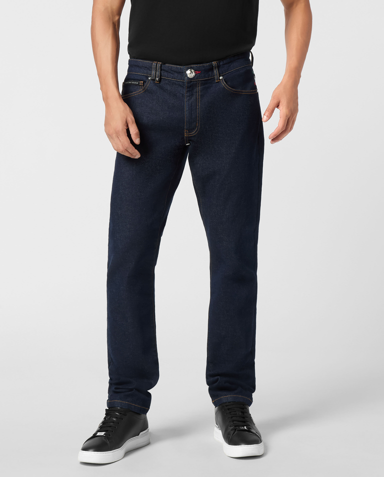 Ciemnoniebieskie jeansy o prostym kroju