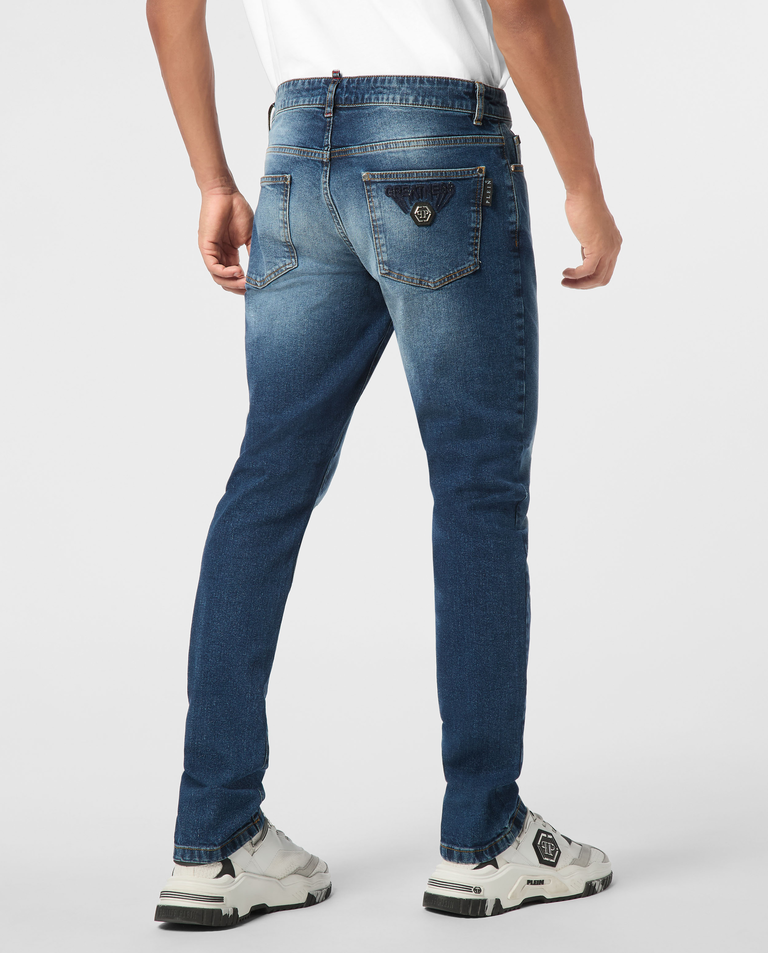 Niebieskie jeansy o prostym kroju