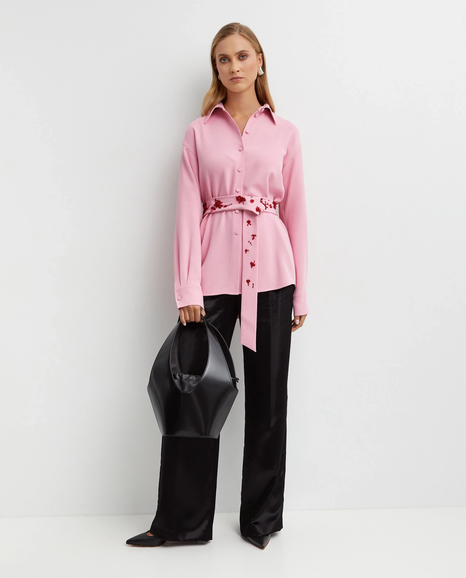 Różowa koszula z ozdobnym paskiem - Image #1