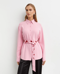 Różowa koszula z ozdobnym paskiem - Image #0