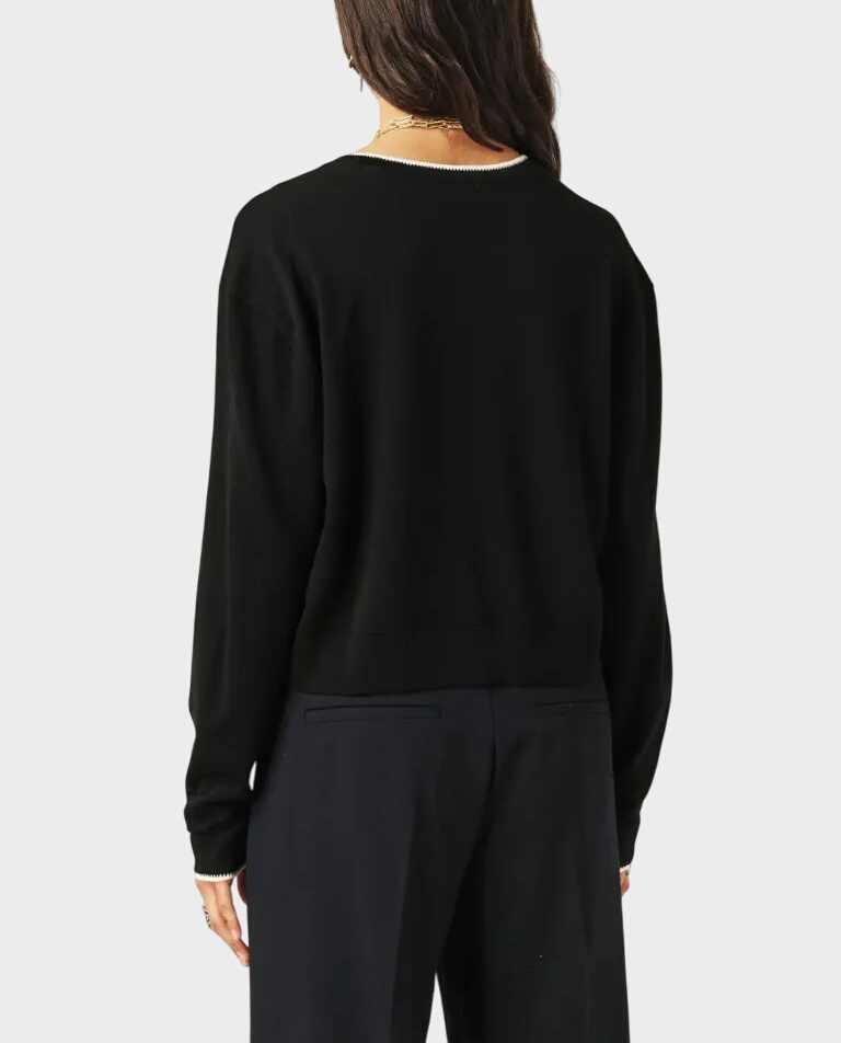 Czarny sweter z białą lamówką - Image #1