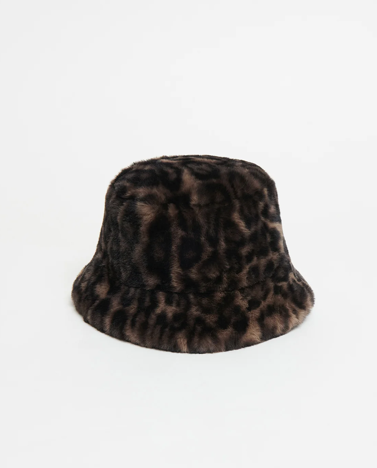 Futrzana czapka w panterkę Amara - Image #1