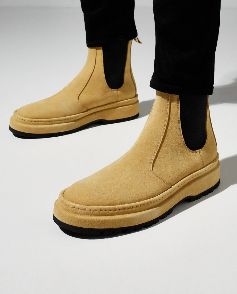 Beżowe botki ze skóry zamszowej