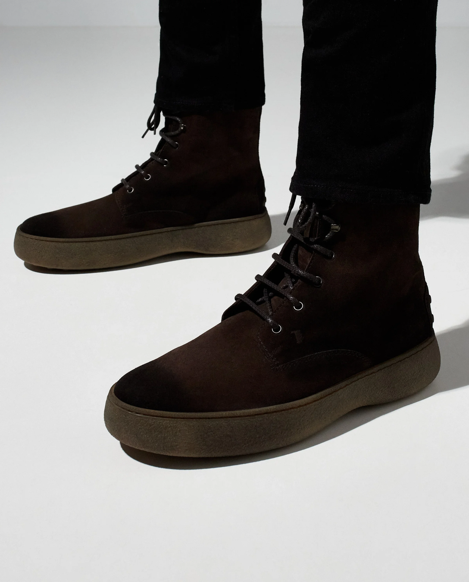 Brązowe zamszowe botki - Image #0