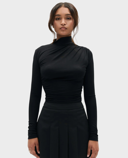 Czarna bluzka z drapowaniem - Image #0