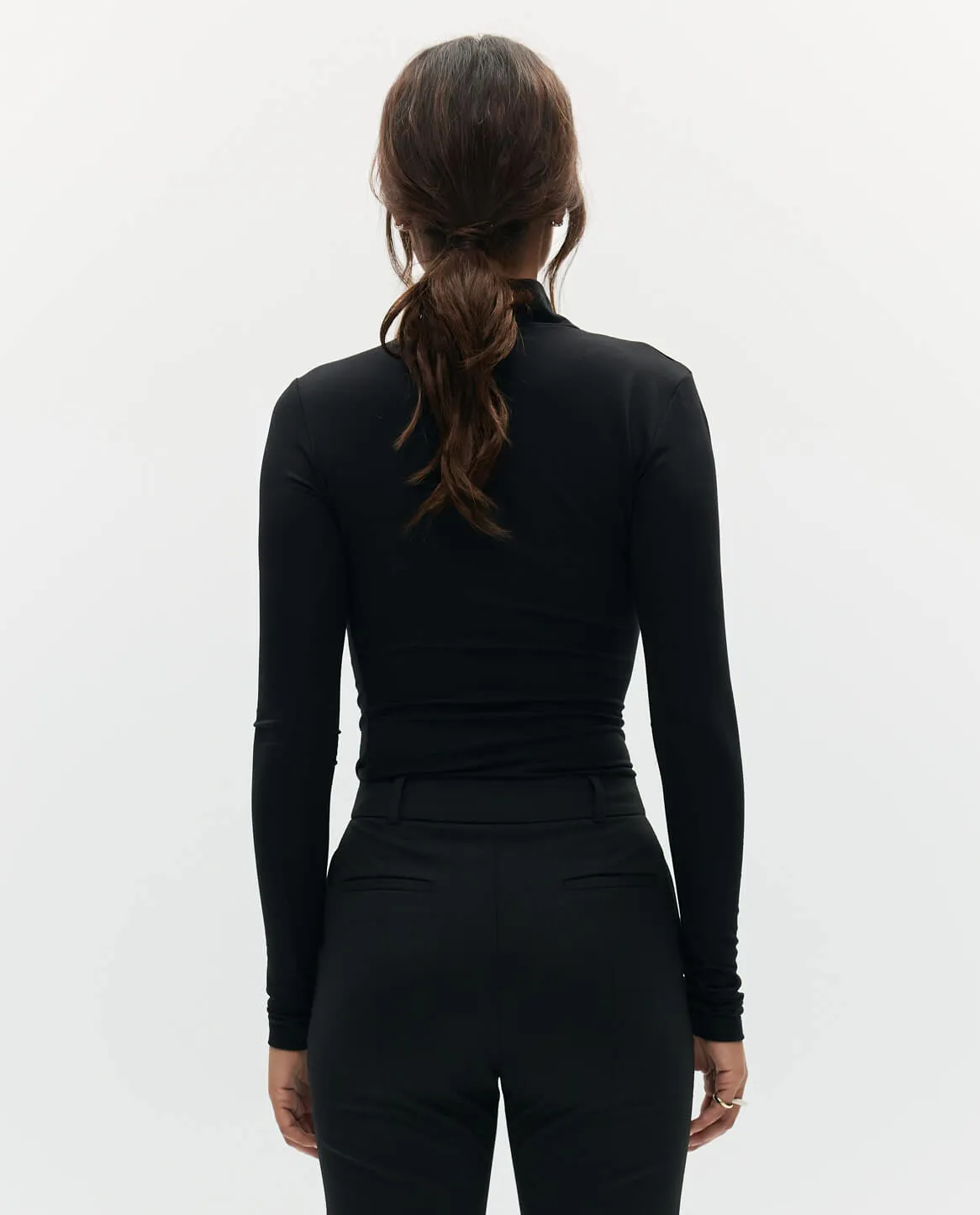 Czarna bluzka z drapowaniem - Image #3