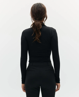 Czarna bluzka z drapowaniem - Image #3