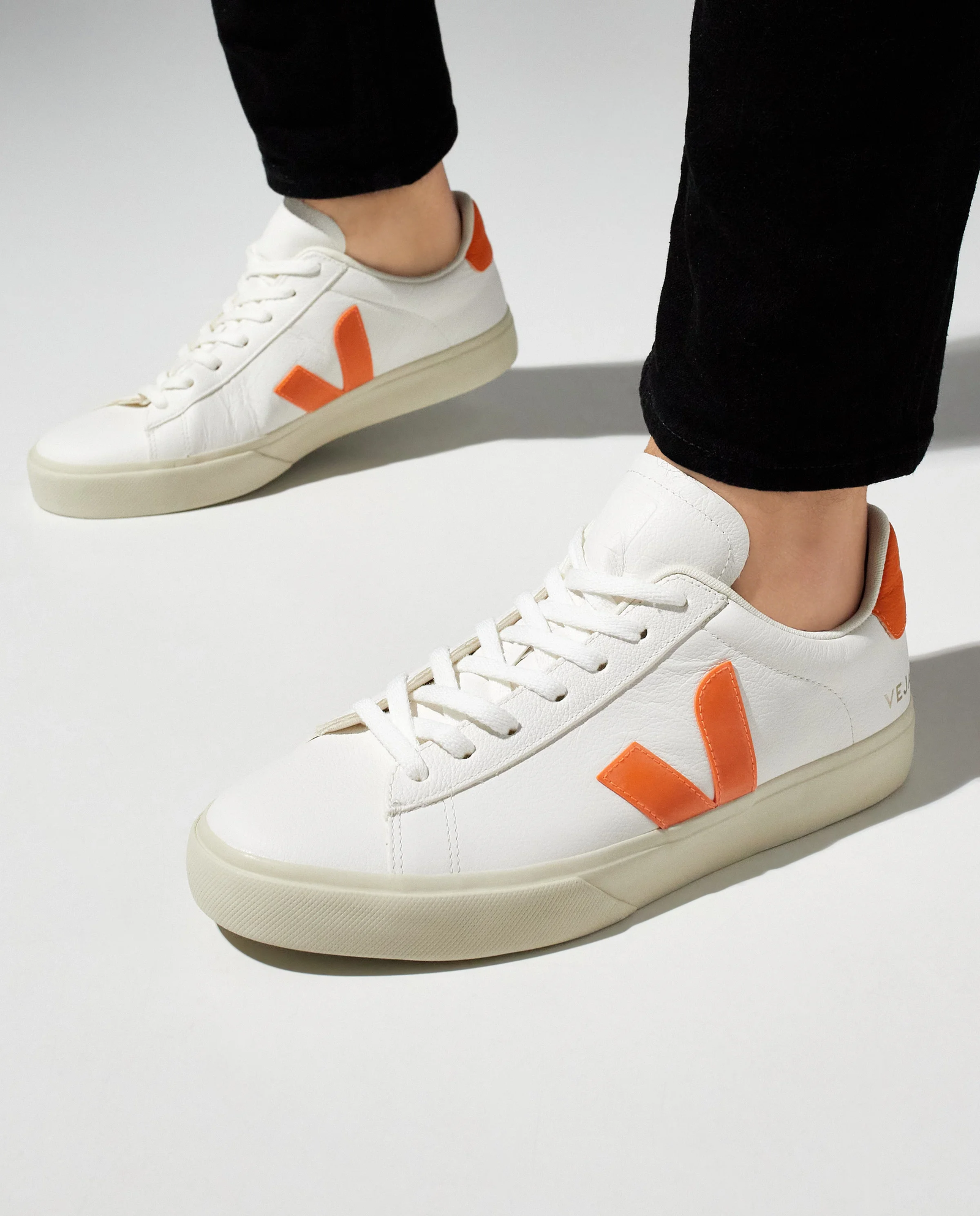 Białe sneakersy Campo - Image #0