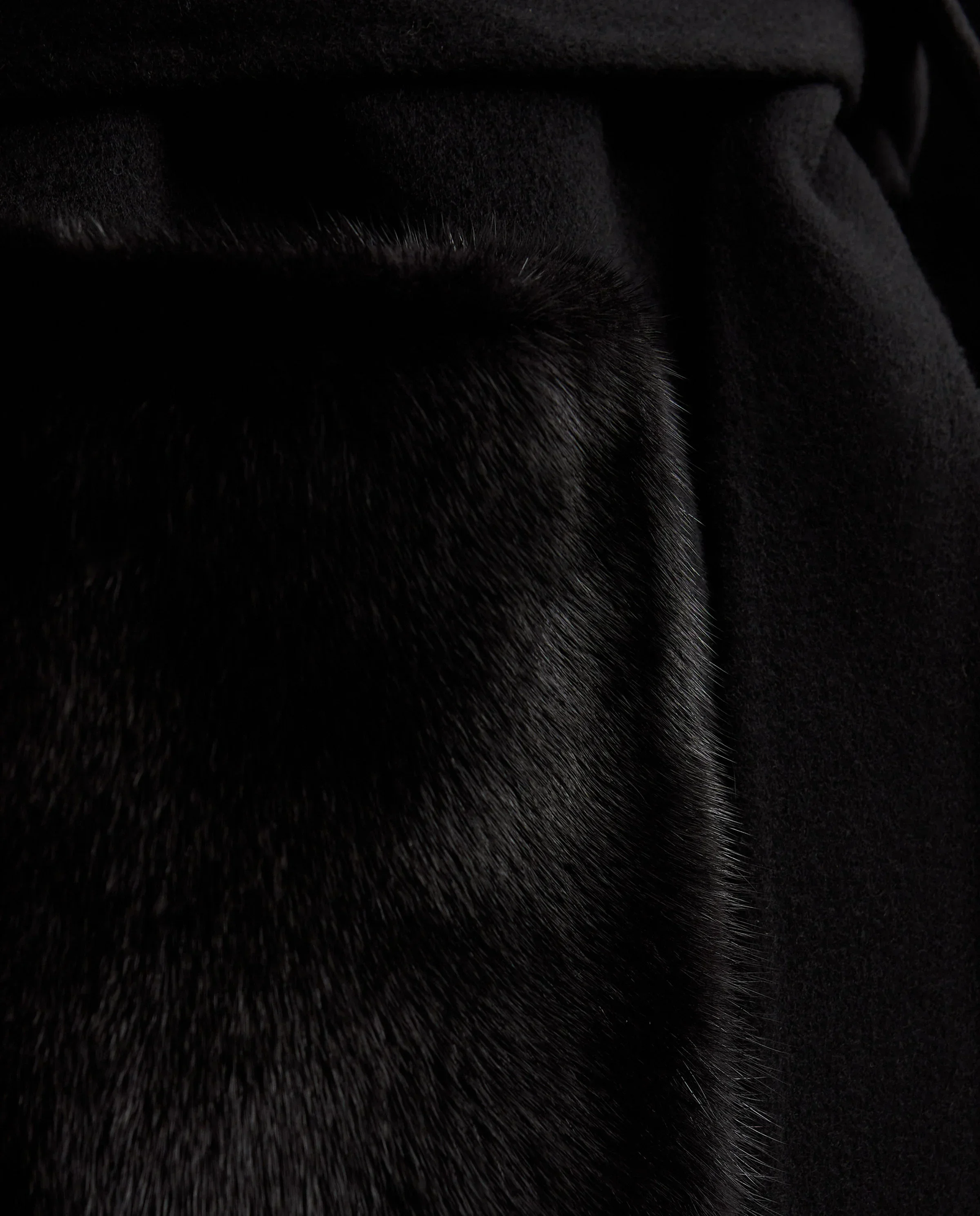 Czarny długi płaszcz z kołnierzem - Image #5